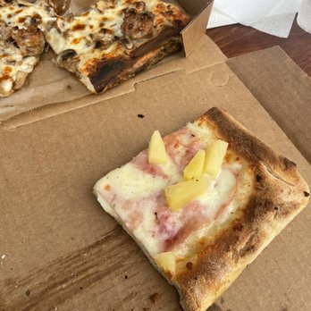 ZeroZero39 Pizzeria - Hawaiian Pizza (large) and Funghi Pizza - Pizza Near Me - Huntington Beach, California