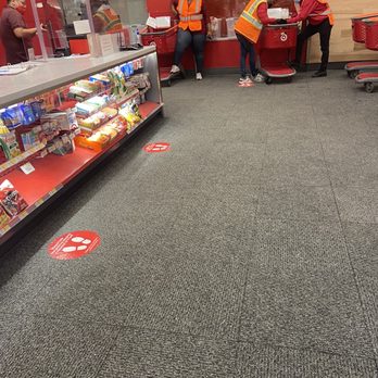 Target - A bunch of lazy kids with no customer service skills. - Department Stores Near Me - Chicago, Illinois