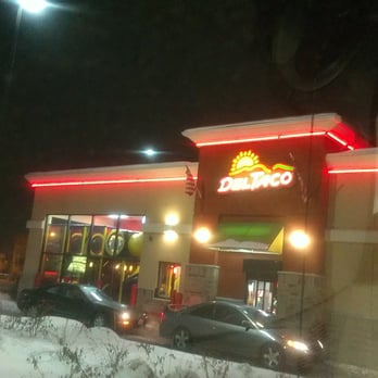 Del Taco - cars parked in front of a del taco restaurant - Mexican Near Me - Springville, Utah Del Taco - cars parked in front of a del taco restaurant - Mexican Near Me - Springville, Utah