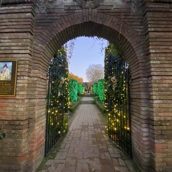 Filoli - Holiday Lights 2021 - Botanical Gardens Near Me - Woodside, California