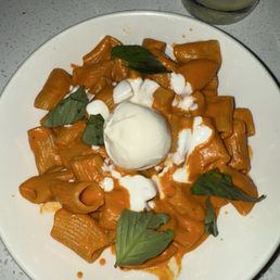 Rigatoni vodka with burrata Rigatoni vodka with burrata