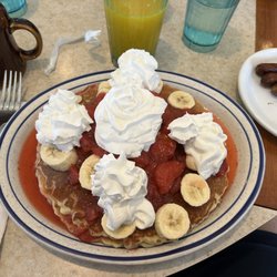 Blue Willow Cafe - Short Stack Pancakes with bananas and Strawberries.