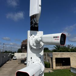 Longhorn Security - 2 bullet cameras and a wireless Ethernet paddles installed on a pole at a commercial property