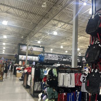 DICK'S Sporting Goods - Outdoor Gear Near Me - Sacramento, California