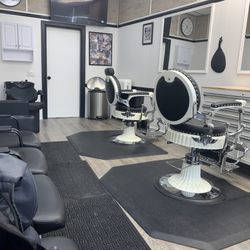 Carlos' Barber Shop II - Nice clean interior