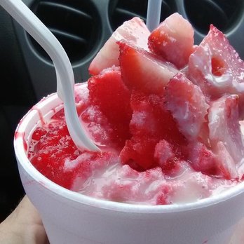 MLK Snowballs - a hand holding a cup of ice cream - Hot Dogs Near Me - Natchez, Mississippi MLK Snowballs - a hand holding a cup of ice cream - Hot Dogs Near Me - Natchez, Mississippi