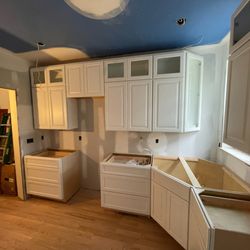 Industria Remodeling - Transform your home with expert kitchen and bath remodeling, stunning custom carpentry work.