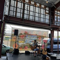 Ou's Thai Food - Live music
