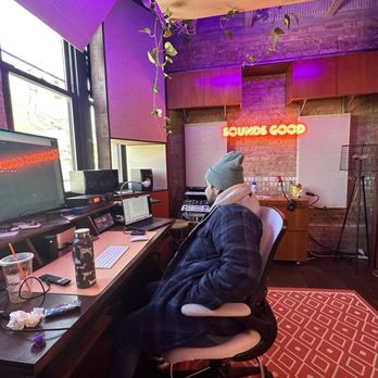 Tightrope Recording - Editing session - Recording & Rehearsal Studios Near Me - Chicago, Illinois