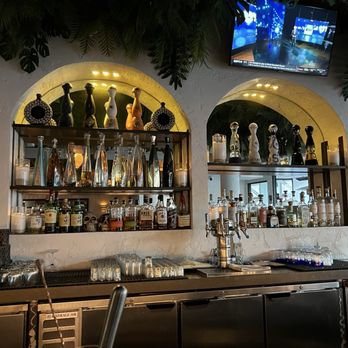 Casita - Bar area - Cocktail Bars Near Me - Sherman Oaks, California