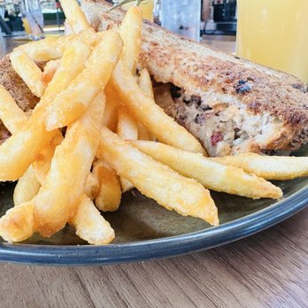 Big Grove - Fries were hot - Breweries Near Me - Omaha, Nebraska