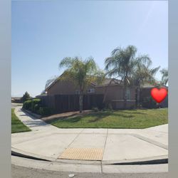 Gomez lawn care - My yard looks so pretty thanks to Gomez Lawn Care.