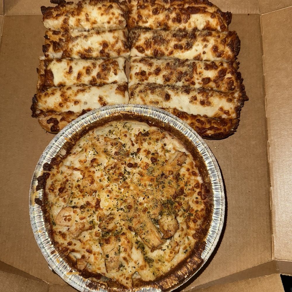 Pizza Hut - Oven-Baked Chicken Alfredo Pasta - Pizza Near Me - Cuyahoga Falls, Ohio