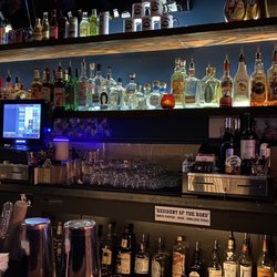 Ivy Room - The huge selection at the bar