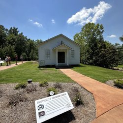 Elvis Presley Birthplace & Museum - Original chapel moved up to this spot, in one piece, from down the hill. They since heavily repaired a lot of rotted wood.
