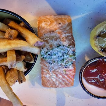 Skydome Restaurant - Lounges Near Me - Arlington, Virginia