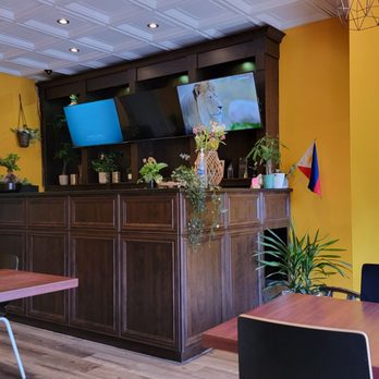 Lola’s Kitchen - Dining room - Filipino Near Me - Ottawa, Ontario Lola’s Kitchen - Dining room - Filipino Near Me - Ottawa, Ontario