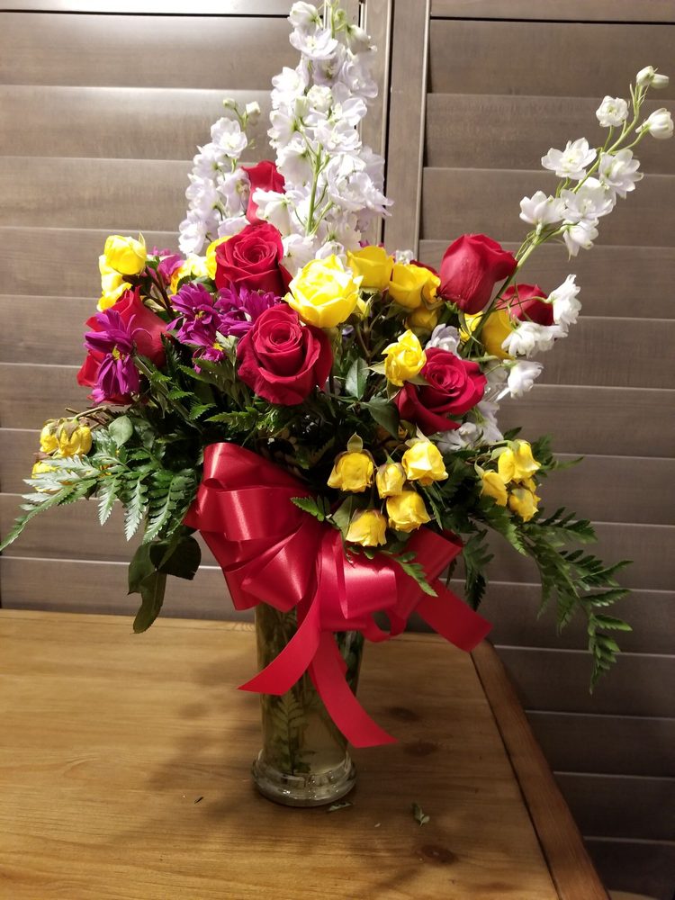 FAMILY FLORIST Updated August 2024 Bella Vista, Arkansas Florists