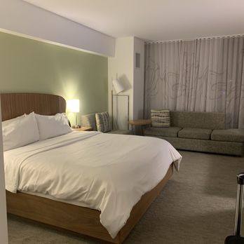 Element Philadelphia Downtown - King size bed guest room - Hotels Near Me - Philadelphia, Pennsylvania