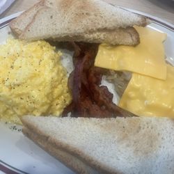 Huddle House - Cheese not melted had me tight but it was good! (MVP Our Most Valuable Platter)