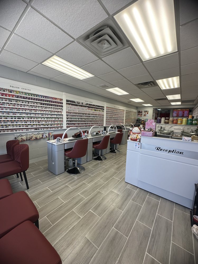 I Love Nails Des Plaines Logo