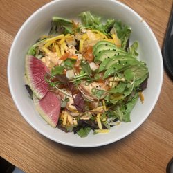 Le Blossom - Salmon poke bowl