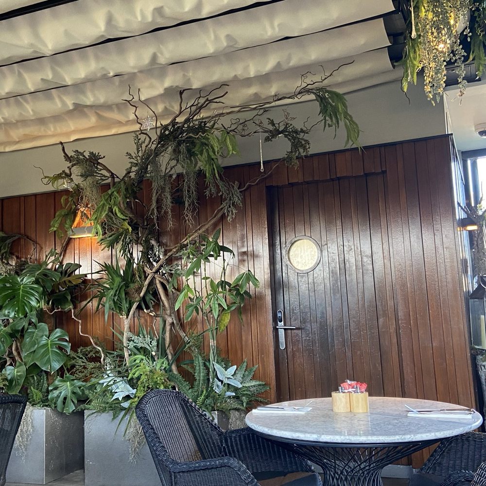 The Rooftop - Loving the interior deco - Bars Near Me - London, XGL