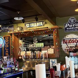 Lancaster's BBQ - Bar area