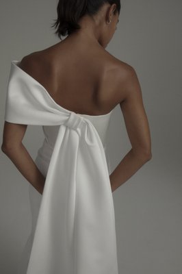 Amsale by null