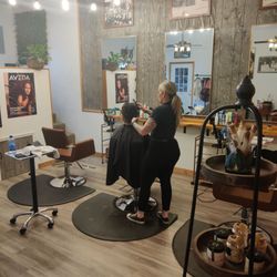 V-Bar Beauty Salon - Pilar at work.