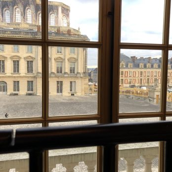 Ore - Ducasse au Château de Versailles - View from the table looking out over the main courtyard and admissions line. - French Near Me - Versailles, 78 Ore - Ducasse au Château de Versailles - View from the table looking out over the main courtyard and admissions line. - French Near Me - Versailles, 78