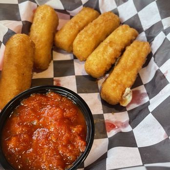 PizMo Cafe - Mozzarella Sticks - Pizza Near Me - Pismo Beach, California