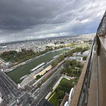 Eiffel Tower, Paris France - Landmarks & Historical Buildings Near Me - Paris Eiffel Tower, Paris France - Landmarks & Historical Buildings Near Me - Paris