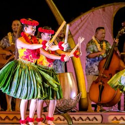 KA WA'A - A LŪ'AU