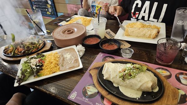 Cantina Louie by null