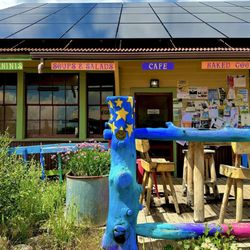 Zuma Natural Foods - The entrance and one outdoor table