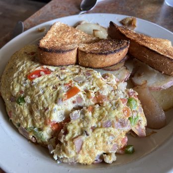 Henhouse Cafe - Kitchen Sink omelette - Cafes Near Me - Gilbert, Arizona Henhouse Cafe - Kitchen Sink omelette - Cafes Near Me - Gilbert, Arizona
