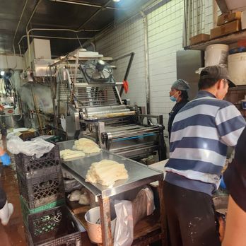 Wong Kwong Hop - Flat rice noodle machines in action (ho fun) - Chinese Near Me - Elmhurst, New York Wong Kwong Hop - Flat rice noodle machines in action (ho fun) - Chinese Near Me - Elmhurst, New York