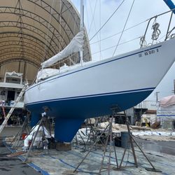 Keehi Marine Center - 33 foot sloop, Cowabunga!! Ready to launch.