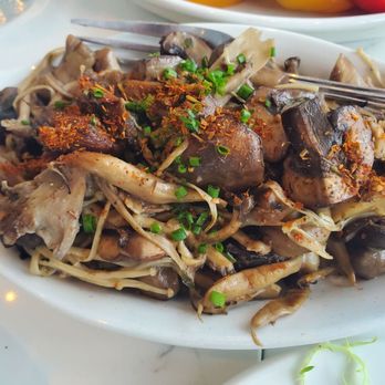 360 Restaurant - Braised mushrooms - Canadian (New) Near Me - Toronto, Ontario 360 Restaurant - Braised mushrooms - Canadian (New) Near Me - Toronto, Ontario