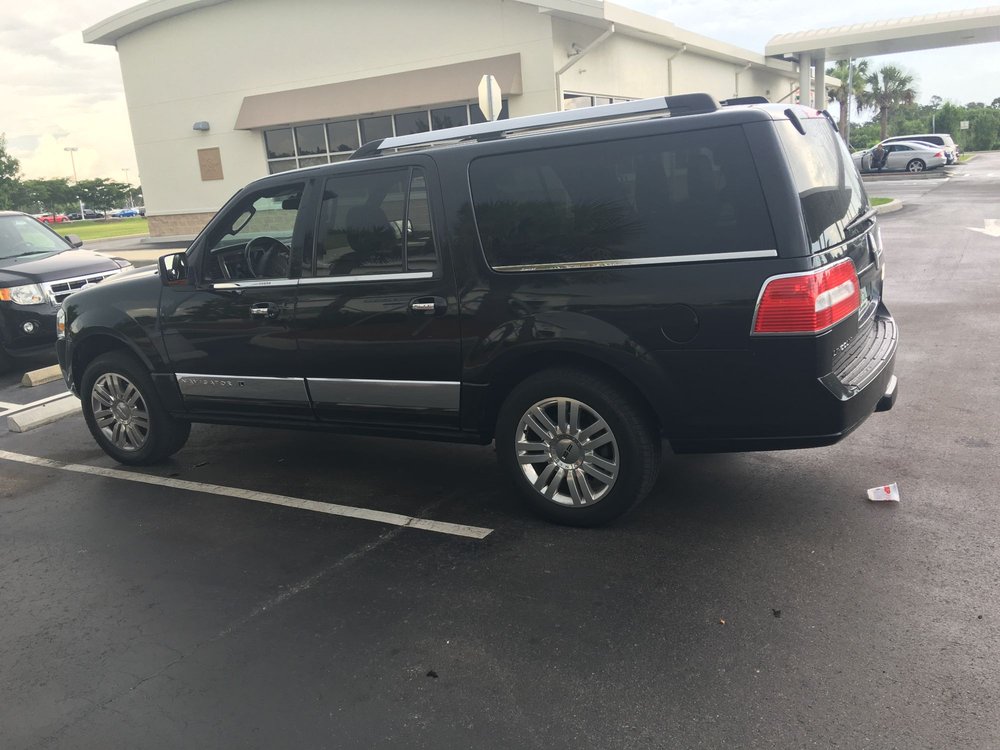 VIP SEDAN SERVICES 949 East Douglas Ct, Venice, Florida Limos