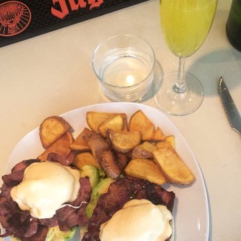 Carmencita - "El Chad" - Eggs Benedict with bacon and avocado, home fries on the side. - Modern European Near Me - Madrid, M