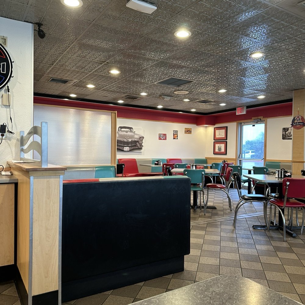 Silver Griddle Diner - Dining area - Breakfast & Brunch Near Me - Pryor, Oklahoma