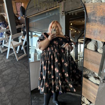 The Plus Bus Boutique - Women's Clothing Near Me - Los Angeles, California