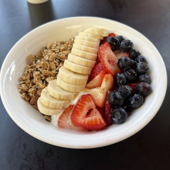 Everyday Eatery - Granola bowl with yogurt - Cafes Near Me - Irvine, California
