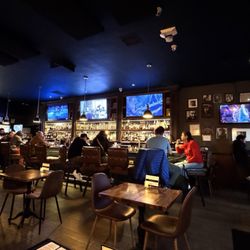 Inkwell Tavern - The layout -- 2 tops, bar seating, and plush booths for larger groups along the wall (not pictured)