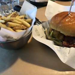 Burger Factory - Cravo with Fries