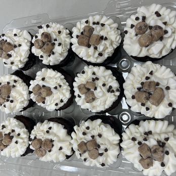 Cranberry Stone Bakery - Chocolate Chip Cookie Dough - Cupcakes Near Me - Pella, Iowa Cranberry Stone Bakery - Chocolate Chip Cookie Dough - Cupcakes Near Me - Pella, Iowa