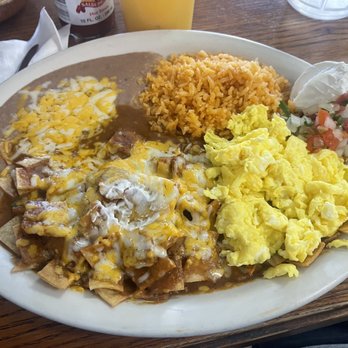 Flores Cafe - Chilaquiles con 2 Huevos - Mexican Near Me - Carson, California