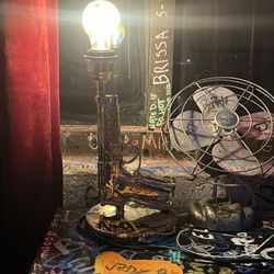 Bobby's Garage Bar - Grungy aesthetic
